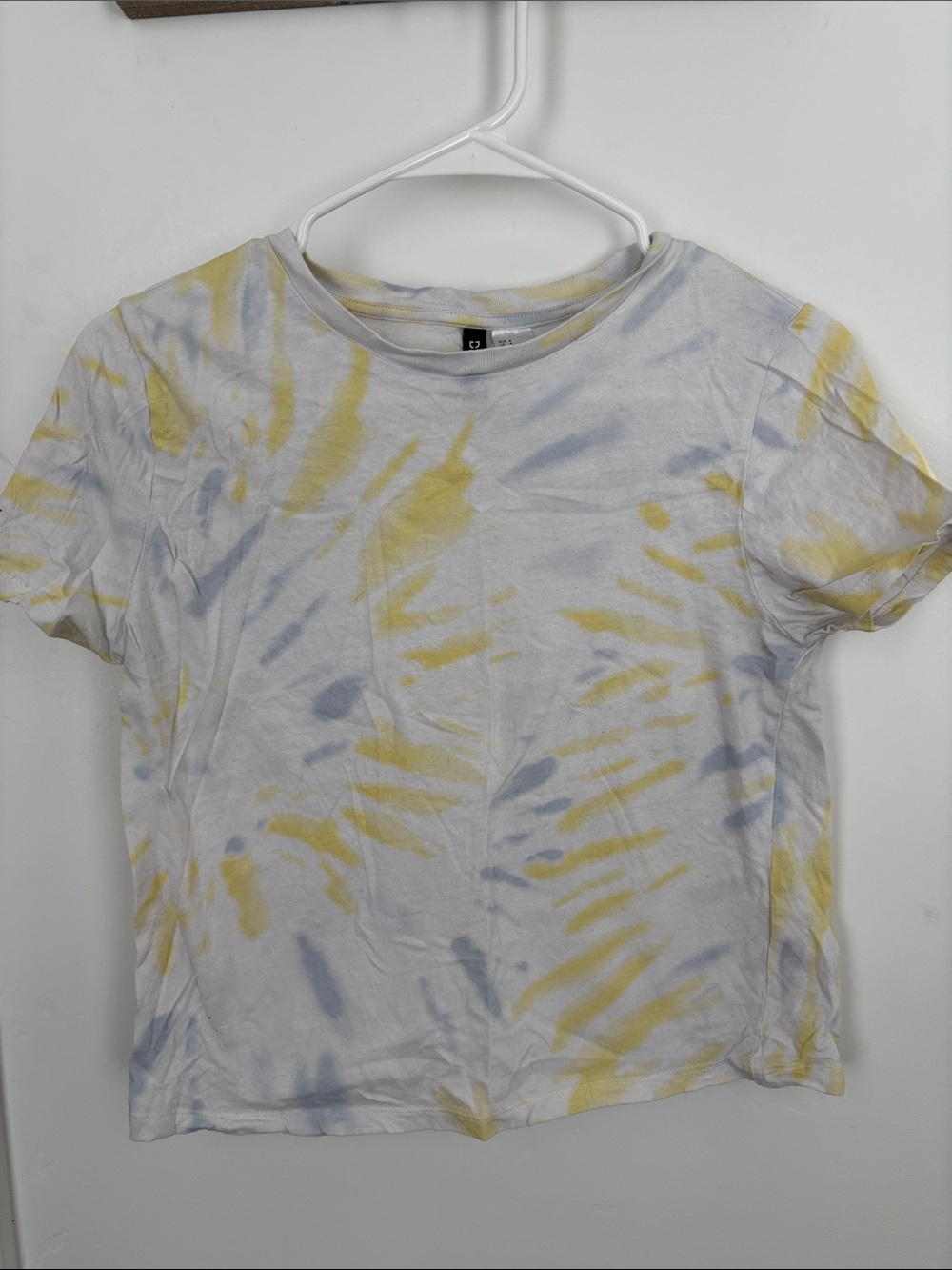 Women's White Tie-Dye Short Sleeve Tee - Yellow & Light Blue